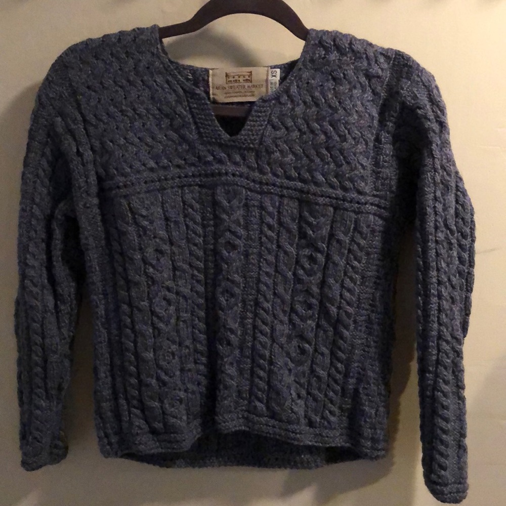 Women’s Keyhole Crew Neck Sweater